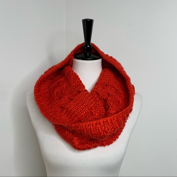 Gap | Red Cable Knit Sweater Circle Infinity Scarf - Picture 2 of 6